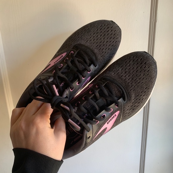 Brook - running shoes - Picture 2 of 5